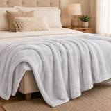 Frazada manta de terciopelo polar Sherpa suave para cama de 2 plazas, marca Nature, con textura plush y aspecto acogedor.