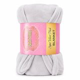 Frazada de terciopelo polar Sherpa suave de Nature para 2 plazas, manta plush acolchada y cálida en empaque.
